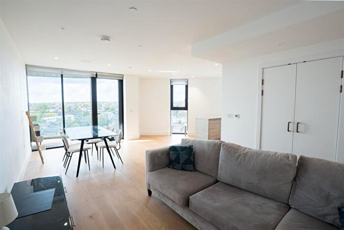 3 Bedroom House To Rent In Kingsland High Street, London, E8
