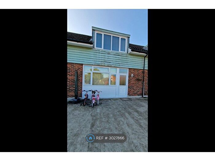 2 Bedroom Maisonette To Rent In Chenies Parade, Amersham, HP7