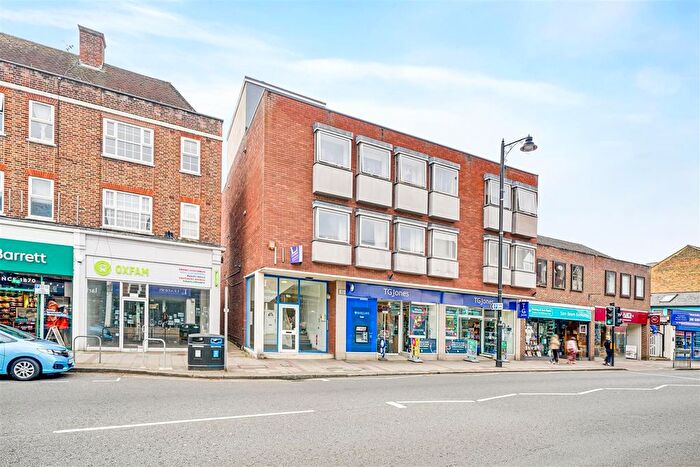 1 Bedroom Flat For Sale In High Street, Weybridge, KT13