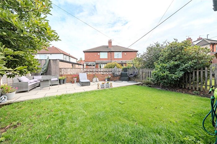 3 Bedroom Semi-Detached House For Sale In Whitecote Hill, Leeds, West Yorkshire, LS13