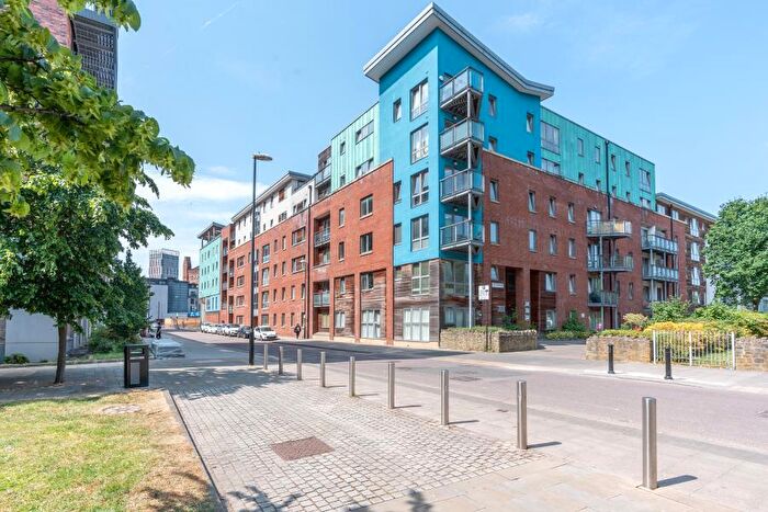 2 Bedroom Apartment To Rent In Crown & Anchor House - Old Market, BS2