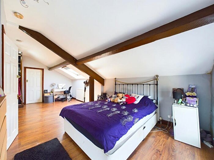 2 Bedroom Flat To Rent In Stone Street, Allerton, Bradford, West Yorkshire, BD15