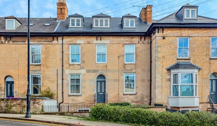 2 Bedroom Flat For Sale In Brownlow Terrace, Stamford, PE9