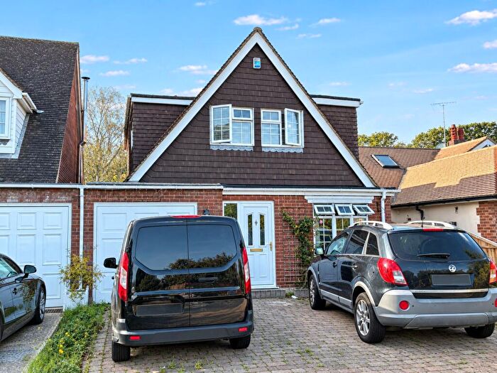5 Bedroom Detached House For Sale In Bellhouse Road, Leigh-on-sea, SS9