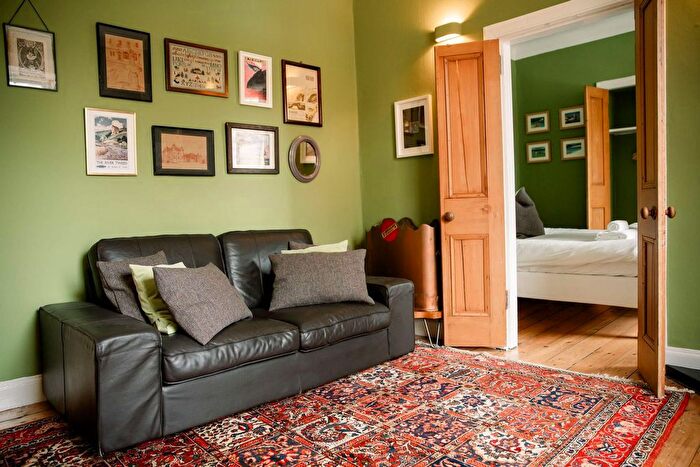 1 Bedroom Flat To Rent In Edinburgh Old Town, EH1