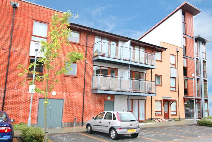 2 Bedroom Flat To Rent In Rampling Court, Commonwealth Drive, Three Bridges, Crawley, West Sussex., RH10