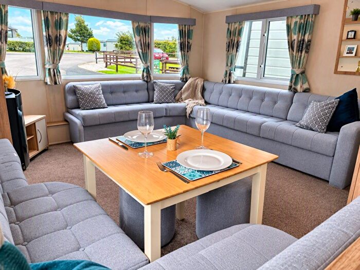 2 Bedroom Mobile/park Home For Sale In Fenny Bentley, Ashbourne, DE6