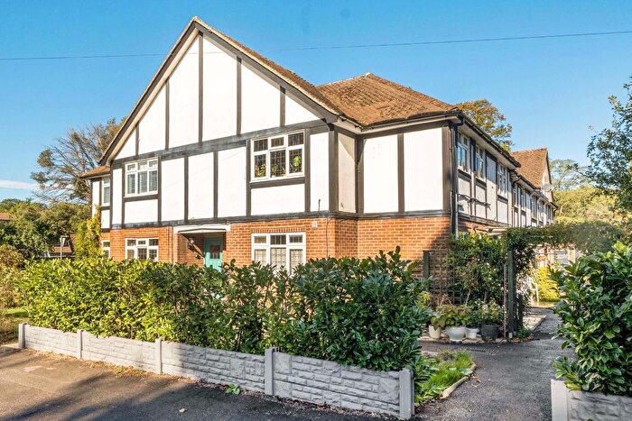 2 Bedroom Flat For Sale In West Hill, Epsom, Surrey, KT19