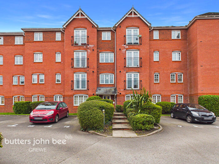 2 Bedroom Flat For Sale In Blount Close, Crewe, CW1
