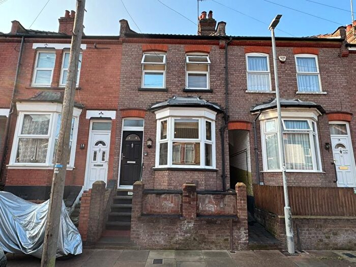2 Bedroom Terraced House For Sale In St. Saviours Crescent, Luton, LU1