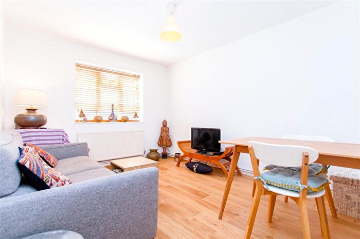 1 Bedroom Flat To Rent In Halton Road, Angel, N1