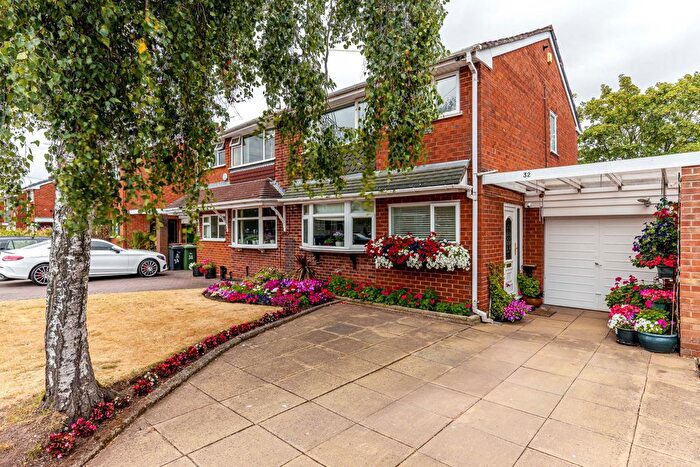 3 Bedroom Semi-Detached House For Sale In Stonehouse Avenue, Willenhall, WV13