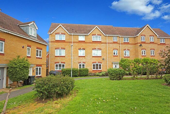 2 Bedroom Flat For Sale In Regency Court, Rushden, NN10