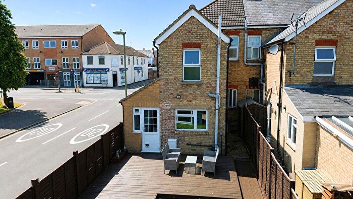 2 Bedroom End Of Terrace House For Sale In Peabody Road, Farnborough, GU14