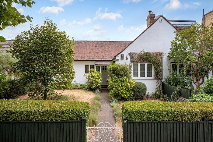 2 Bedroom Bungalow For Sale In North Road, Kew, Surrey, TW9