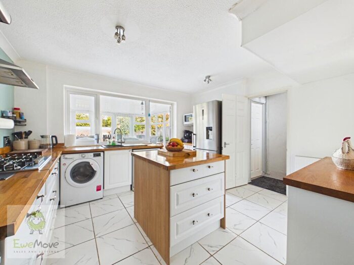 3 Bedroom Town House For Sale In Portsmouth Close, Strood, Rochester, Kent, ME2