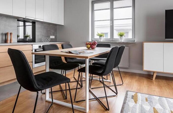 Flat For Sale In Halifax, Wheatley Court, Mixenden, Halifax, HX2