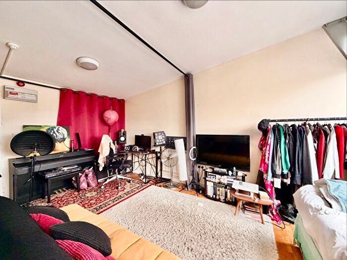 Studio To Rent In Tavistock Road, London, N4