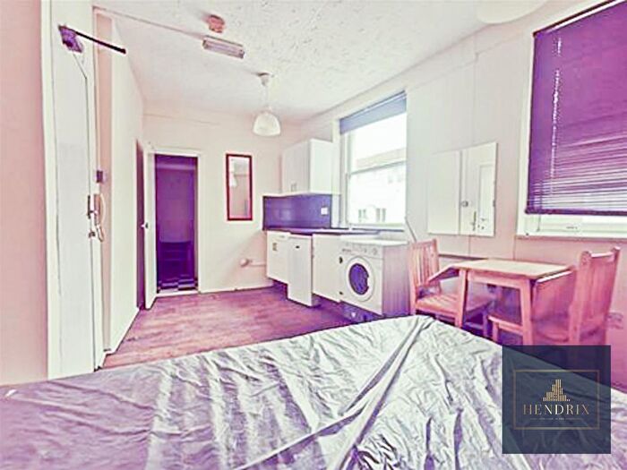 Studio To Rent In Brick Lane, London, E1