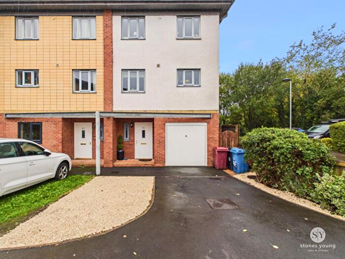4 Bedroom End Of Terrace House For Sale In Bolton Road, Blackburn, BB2