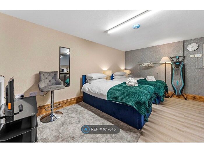 Studio To Rent In Market St, London, E6