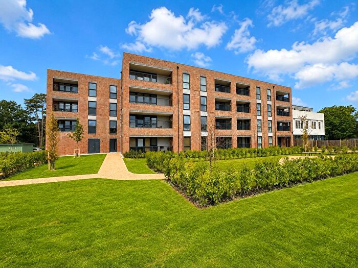 2 Bedroom Flat For Sale In Heathside House, A Littleworth Road, Esher, KT10