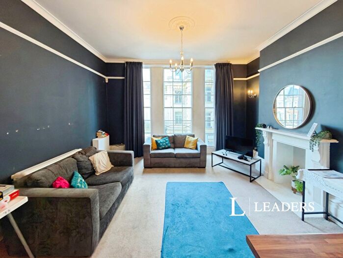 3 Bedroom Flat To Rent In Bartholomews, BN1