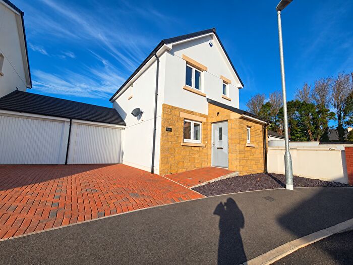 3 Bedroom Link Detached House To Rent In Fallow Road, Helston, TR13