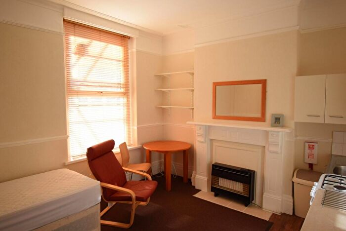 1 Bedroom Flat To Rent In Pencisely Road, Cardiff, CF5