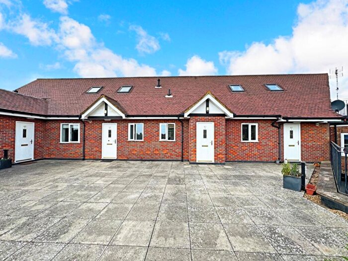 2 Bedroom Apartment To Rent In Hill Avenue, Amersham, HP6