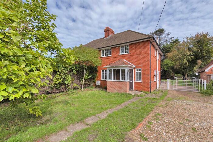 4 Bedroom Semi-Detached House For Sale In Meadow View, Laddingford, Kent, ME18