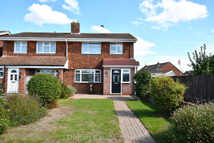 3 Bedroom End Of Terrace House For Sale In The Curve, Gosport, PO13