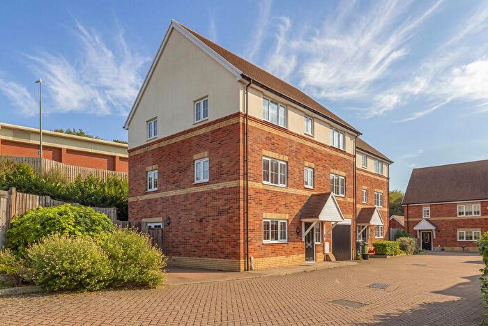 5 Bedroom Semi-Detached House For Sale In Lodge Close, Allington, Maidstone, ME16