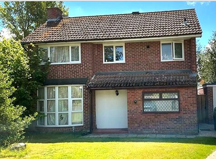 4 Bedroom Detached House To Rent In Kingfisher Close, Basingstoke, RG22