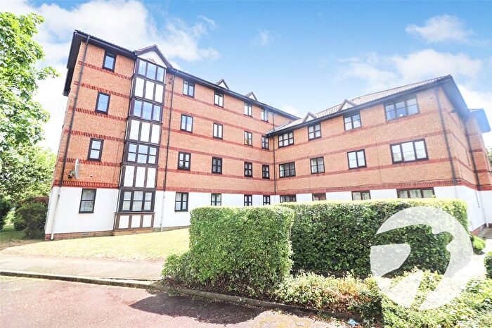 1 Bedroom Flat For Sale In Frobisher Road, Erith, DA8