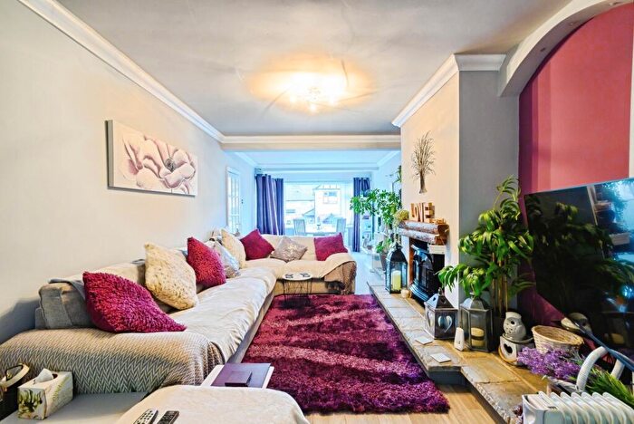 3 Bedroom Semi-Detached House For Sale In Castlewood Road, Salford, M7