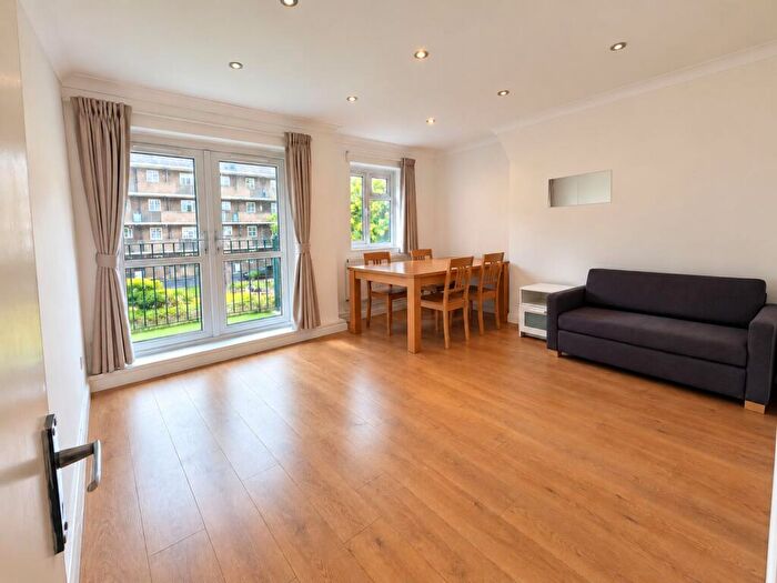 2 Bedroom Flat To Rent In Astbury House - Bedroom With A Living Room, SE11