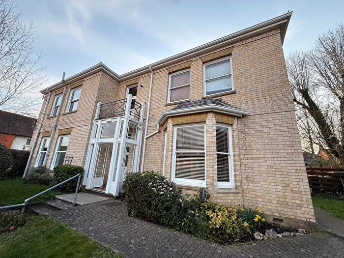 2 Bedroom Flat To Rent In Victoria Court, Andover, SP10