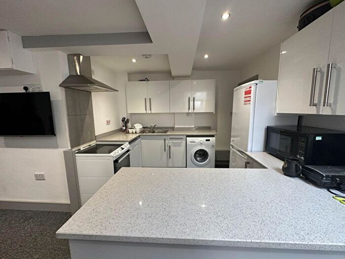 4 Bedroom Flat To Rent In Flat - Bournbrook, Selly Oak, West Midlands, B29