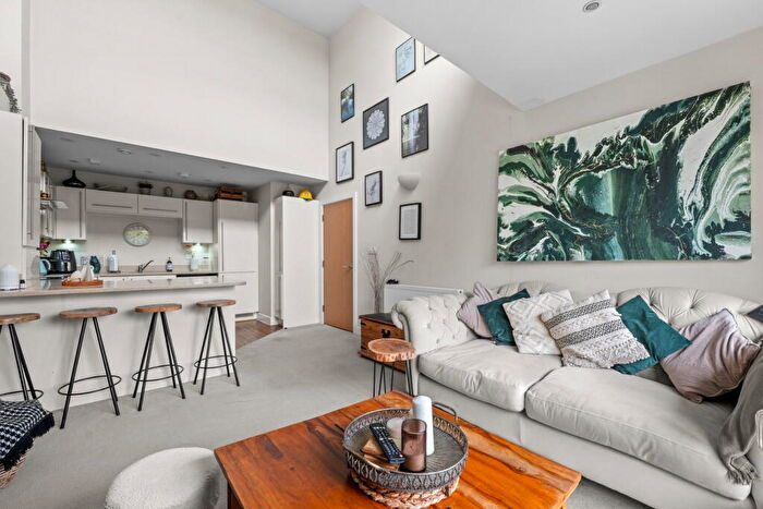 1 Bedroom Flat For Sale In Canalside, Redhill, RH1