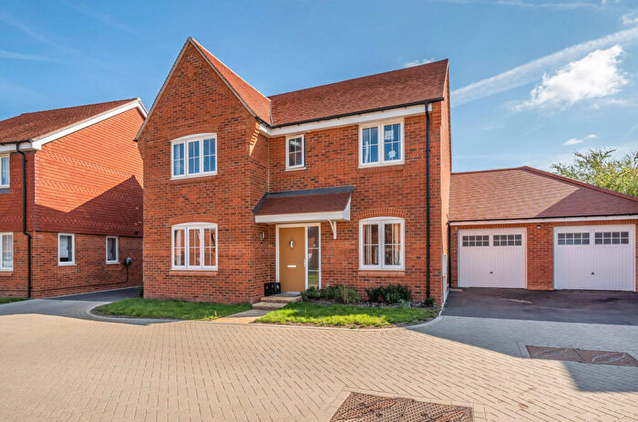 4 Bedroom Detached House For Sale In Clover Close, Ash, Surrey, GU12