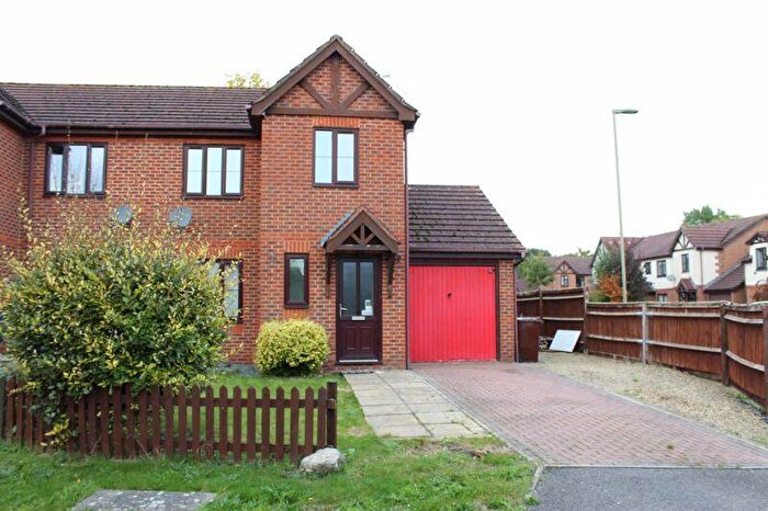 3 Bedroom Detached House To Rent In Bed House With Garage On Ladygrove, OX11