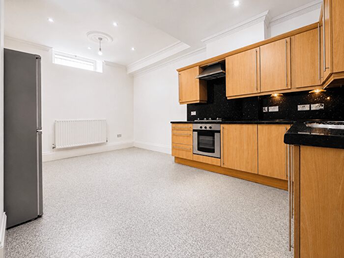 2 Bedroom Flat To Rent In Manse Road, London, N16
