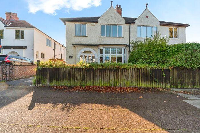 4 Bedroom Semi Detached House For Sale In Weelsby Road, Grimsby, DN32