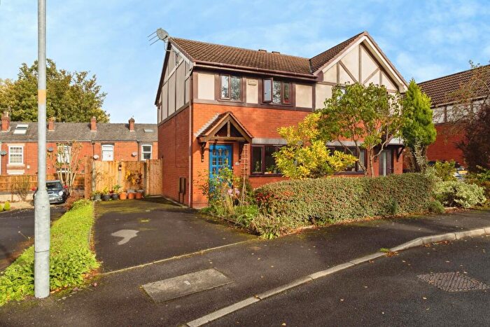3 Bedroom Semi-Detached House For Sale In Flowery Field Green, Greater Manchester, SK14