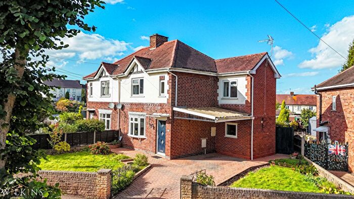 3 Bedroom Semi-Detached House For Sale In Dormer Avenue, Tamworth, Staffordshire, B77