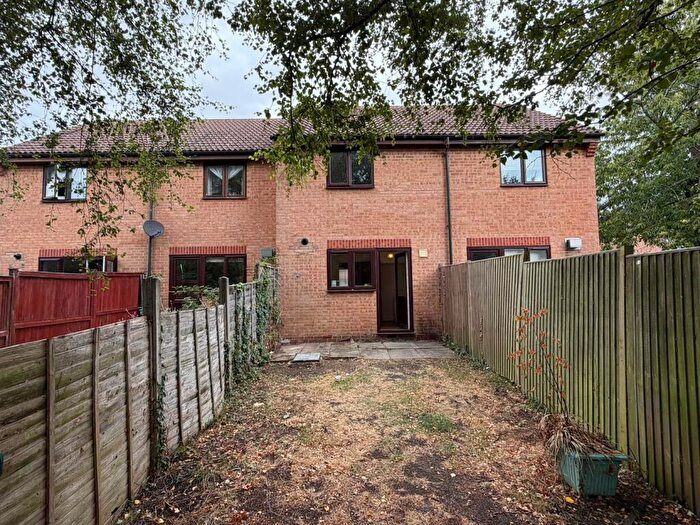 2 Bedroom Terraced House For Sale In Lincroft, Cranfield, MK43