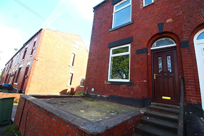 4 Bedroom End Of Terrace House To Rent In -Bedroom House To Let, Roundthorn Road, Oldham, OL4