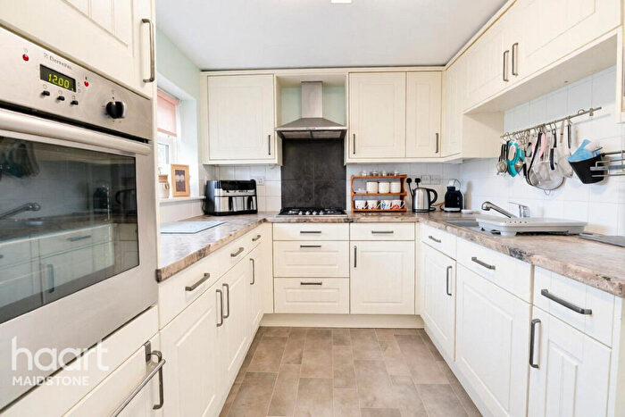 3 Bedroom Detached Bungalow For Sale In Springett Way, Maidstone, ME17