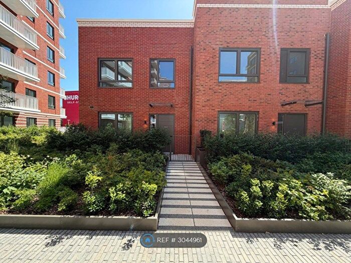 3 Bedroom Flat To Rent In Burrell House, London, SE28